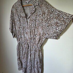 NEW WITHOUT TAG L LOVE ANIMAL PRINT SOFT BUTTONED LOOSE FITTING ROMPER MEDIUM